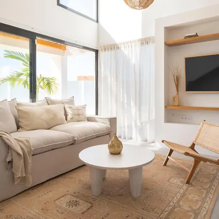 Noma - Design Space With Pool In Villa