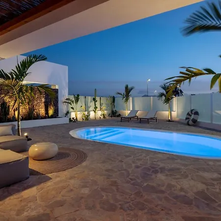 Noma - Design Space With Pool In Corralejo